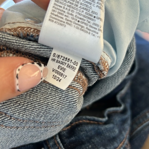 Old Navy High Rise Barrel Leg Jeans - Picture 9 of 9